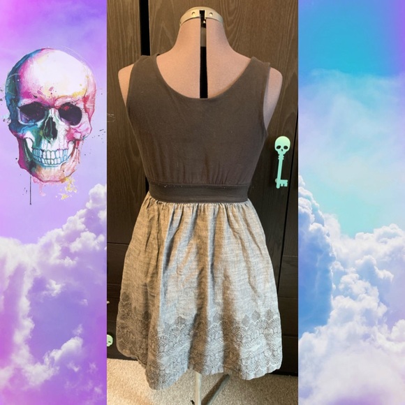 💀 Suzy Black and Grey Dress - Picture 2 of 5